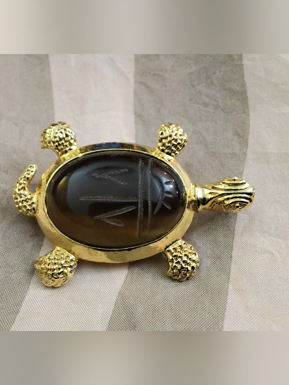 Vintage Scarab Turtle Brooch/ Pendant Gold Tone - Picture 2 of 4